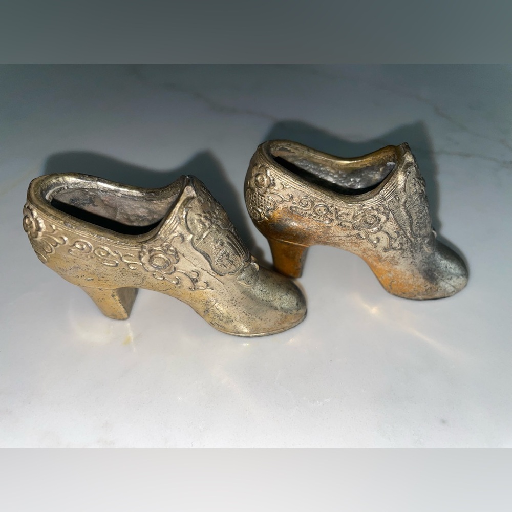 Antique set pin cushion Victorian shoes, brass